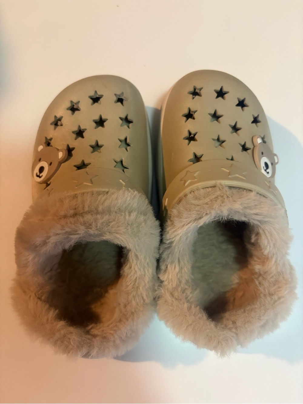 Stepping Stones Kids Clogs Fur Lined Tan Grey Star Cutouts Bear Charm Size 9C - Picture 2 of 11